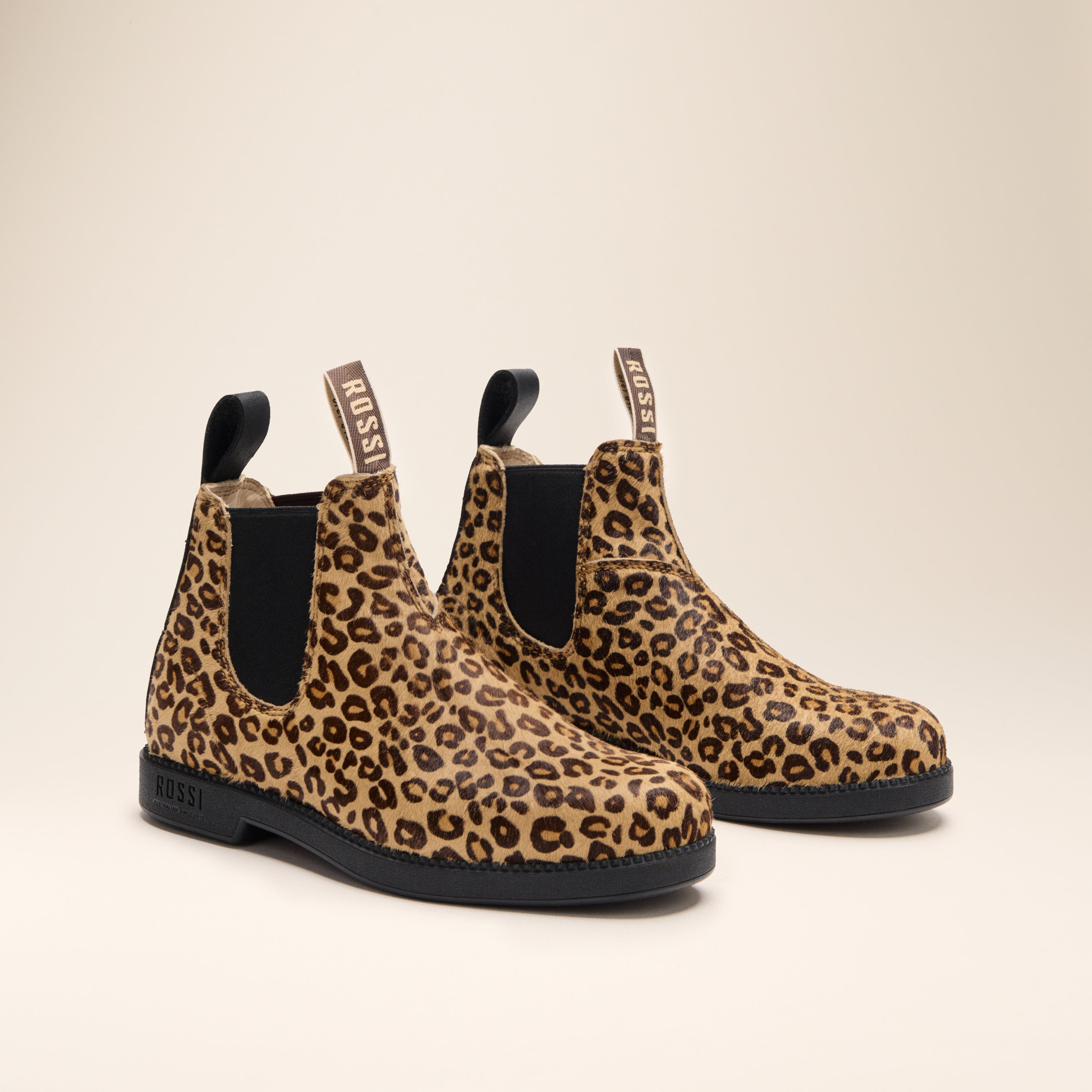 C　Chattelles ヒョウ柄フラットシューズ 607 Booma Vivid Boot Cheetah– Rossi Boots