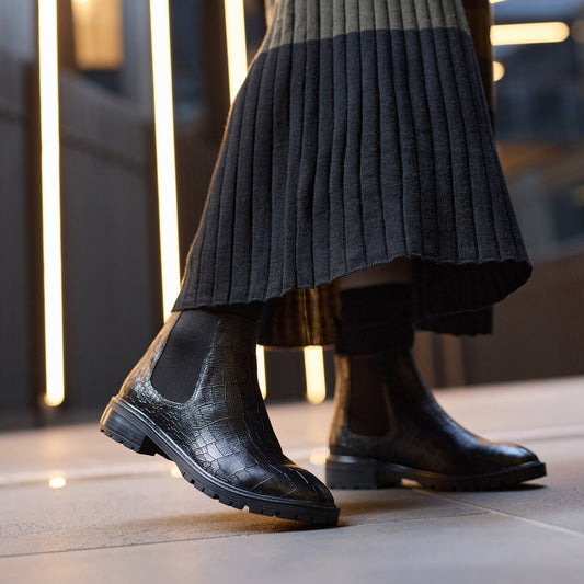 645 Chinchilla Boot Black Croc